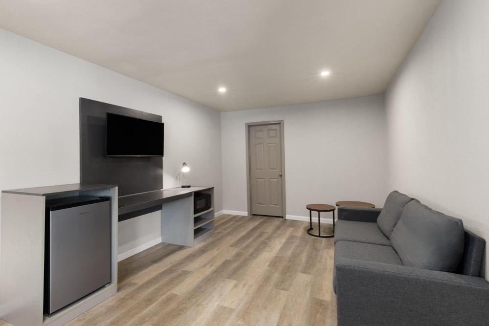 One-Bedroom Suite with Two Queen Beds - Non-Smoking interior